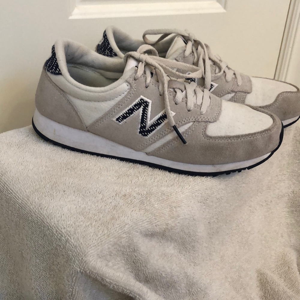 Size 6 New Balance sneaker.